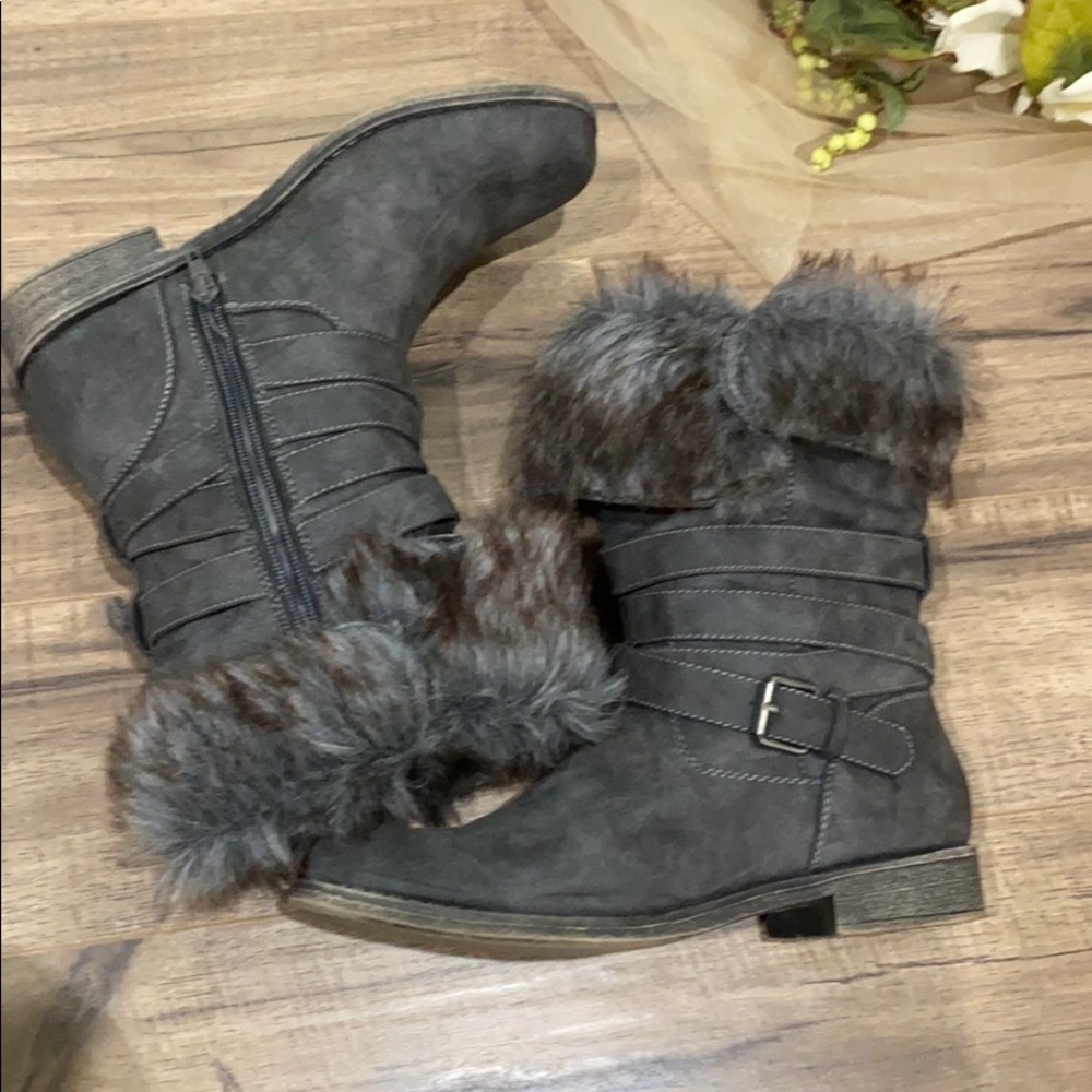 Shoes - Picture 6 of 10